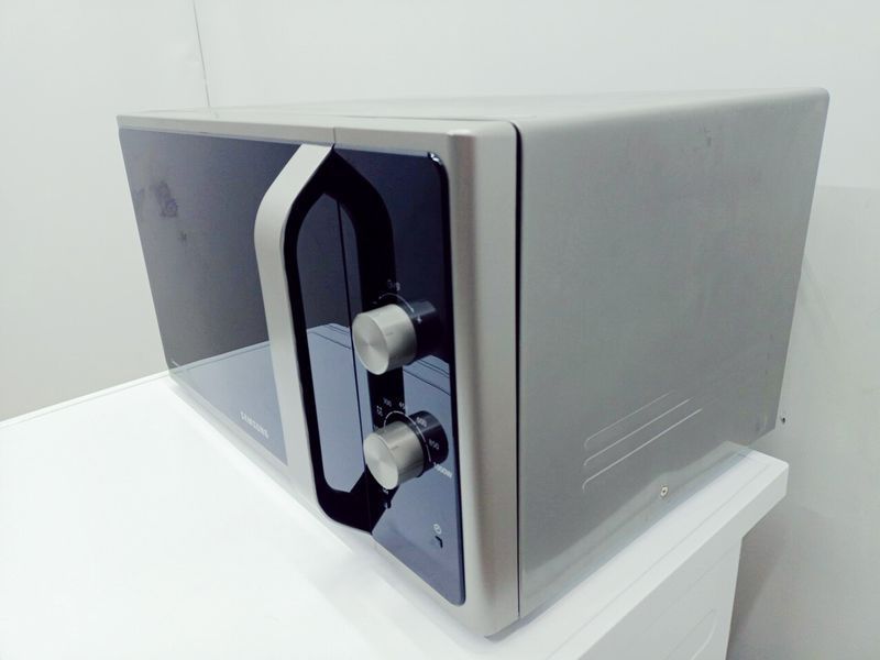 Мікрохвильова піч Samsung MS28F303EFS 1000w 28л sn 0A307WTTA00698 Silver 000043083 фото