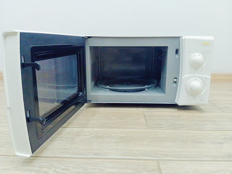 Мікрохвильова піч DeLonghi MW 401 1250w гриль 1000w sn 91207 000039624 фото
