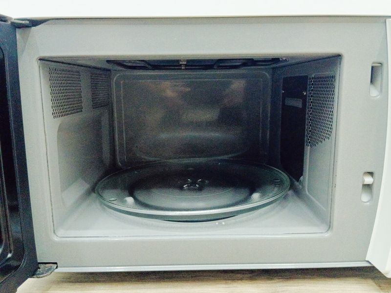 Мікрохвильова піч DeLonghi MW 401 1250w гриль 1000w sn 91207 000039624 фото