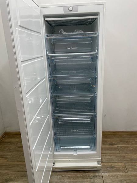 Морозильная камера Electrolux EUC31255W 000045734 фото