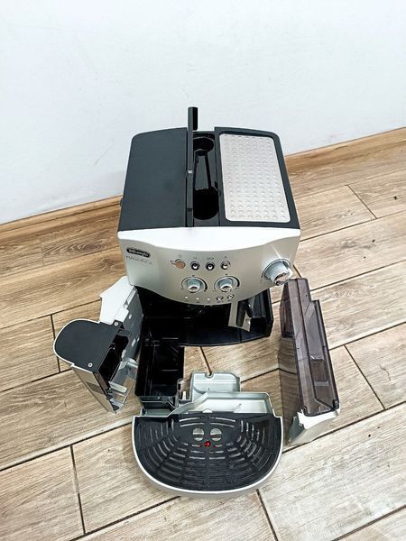 Кофемашина Delonghi Magnifica ESAM4200 1350w sn 91217 000046190 фото