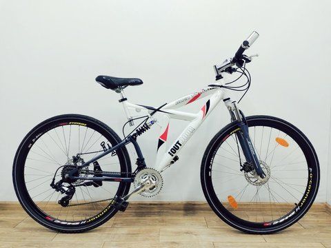 Велосипед 28 OutDoor Born To Run двопідвіс білий алюм 000038562 фото