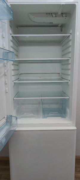 Холодильник двокамерний Electrolux ERB39250W8 150W 239+118л sn 00920030 n545 000051090 фото