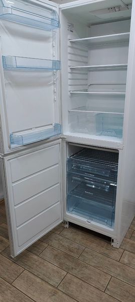 Холодильник двокамерний Electrolux ERB39250W8 150W 239+118л sn 00920030 n545 000051090 фото