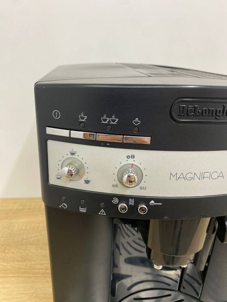 Кофемашина Delonghi Magnifica чорна 000048595 фото
