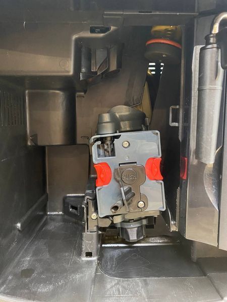 Кофемашина Delonghi Magnifica чорна 000048595 фото