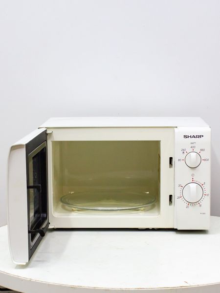 Микроволновая печь Sharp R 202 W 000029163 фото