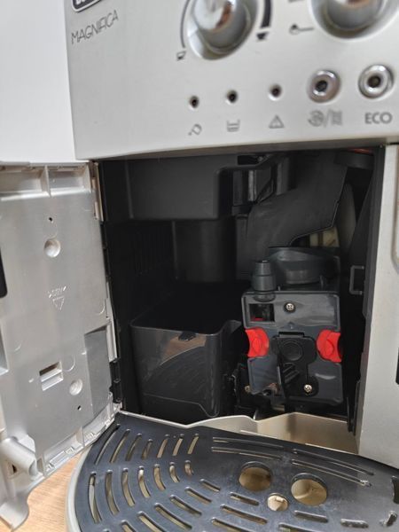 Кофемашина Delonghi Magnifica ESAM4200.S 1450W sn 02318 000051213 фото