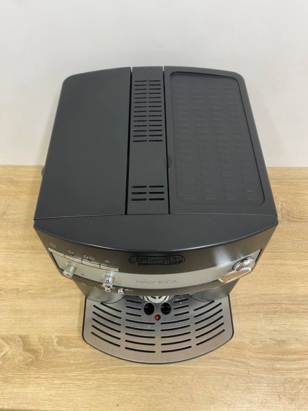 Кофемашина Delonghi Magnifica чорна 000048595 фото