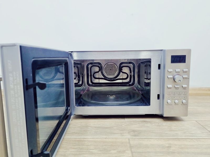 Мікрохвильова піч Exquisit ED 8525 3S 1500w гриль 1400w 000038750 фото