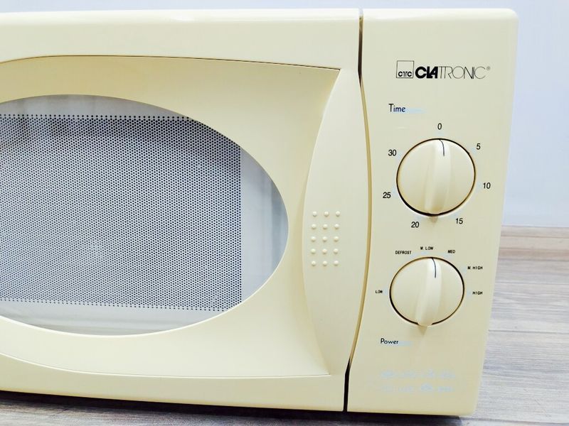Мікрохвильова піч Clatronic MW 732 1200w sn S022121350604 000036655 фото