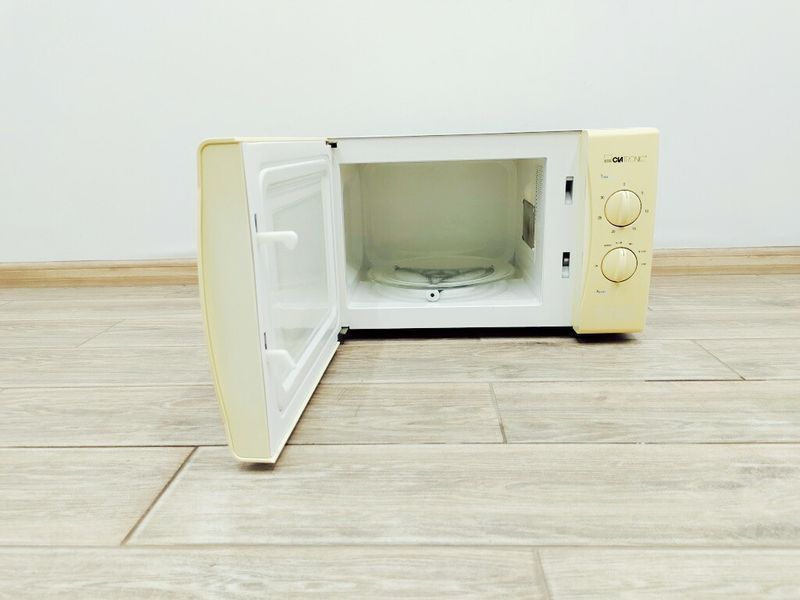 Мікрохвильова піч Clatronic MW 732 1200w sn S022121350604 000036655 фото