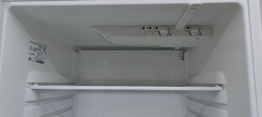 Холодильник двокамерний Electrolux ERB39250W8 150W 239+118л sn 00920030 n545 000051090 фото