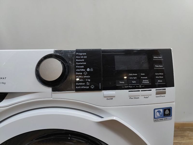 Стиральная машина AEG 7000 Series Lavamat L7FEU947E 2200W 9кг sn 20900400 000053613 фото