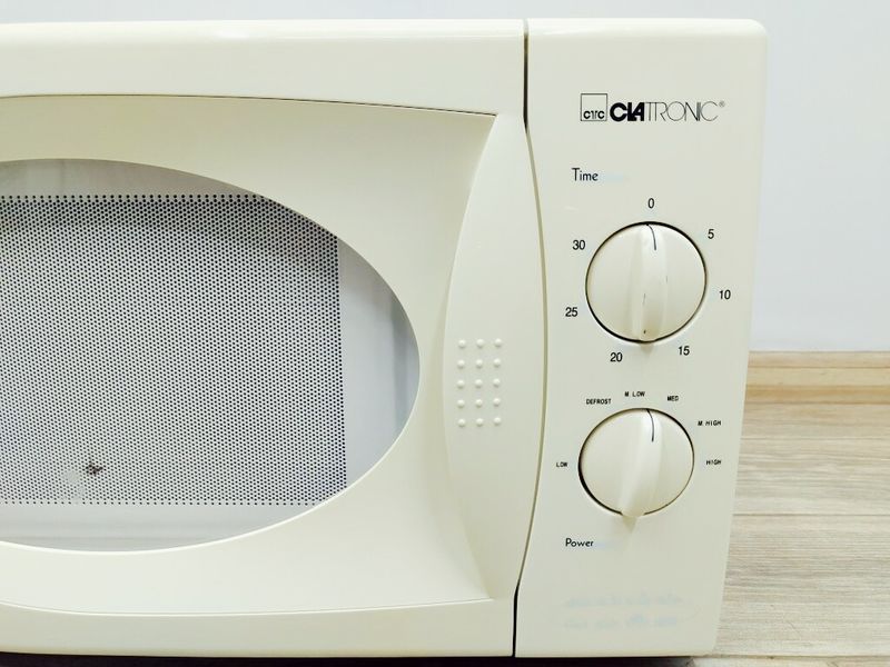 Мікрохвильова піч Clatronic MW 732 1200w sn S0230520306861 000036654 фото