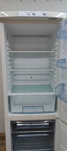 Холодильник двухкамерный Husqvama QT4209RW 130W 216+87л sn 71206518 n534 000051092 фото