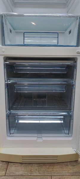 Холодильник двухкамерный Husqvama QT4209RW 130W 216+87л sn 71206518 n534 000051092 фото