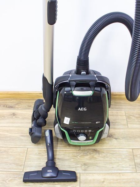 Пилосос AEG VX9 2 OKOX 700w sn 83900129 продам (не комплект) LPNHE339393910 143е 000011148 фото