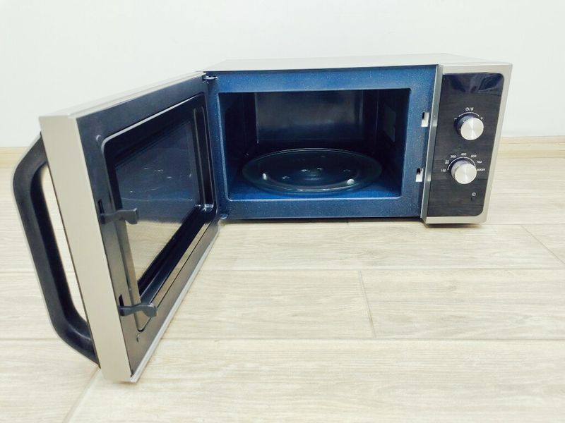 Микроволновая печь Samsung MS23F301EAS 000038780 фото