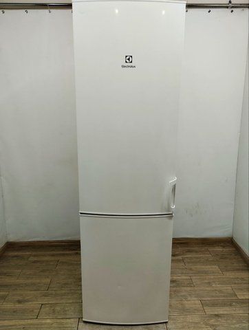 Холодильник двухкамерный Electrolux EN3900MHW 220W 258+109 л sn 74920060 n 380 000048021 фото