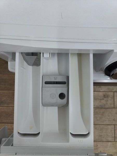 Пральна машина AEG L8FEC96S 8kg sn 73400041 000051945 фото