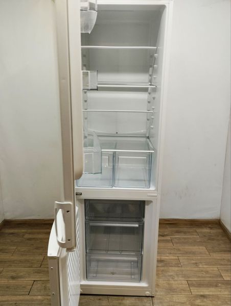 Холодильник двухкамерный Electrolux EN3900MHW 220W 258+109 л sn 74920060 n 380 000048021 фото