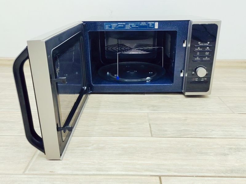 Мікрохвильова піч Samsung MS28F303TAS 1500w гриль 900w 28л sn 0C107WFT300018 Silver 000043078 фото