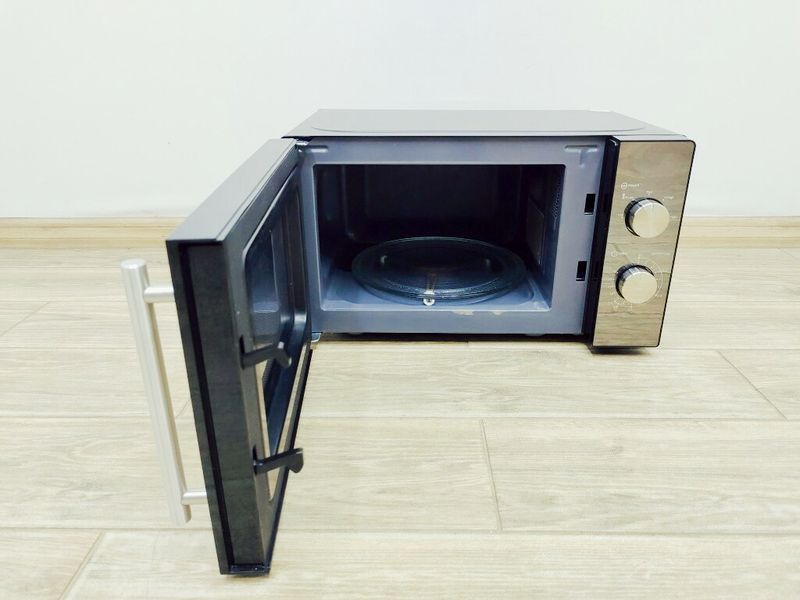 Микроволновая печь Koenic KMW 1221 B 000039096 фото