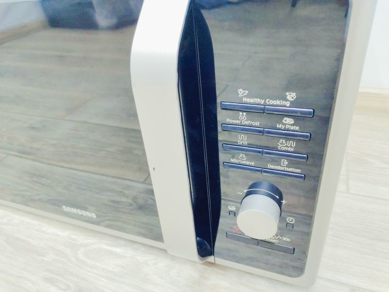 Мікрохвильова піч Samsung MS28F303TAS 1500w гриль 900w 28л sn 0C107WFT300018 Silver 000043078 фото