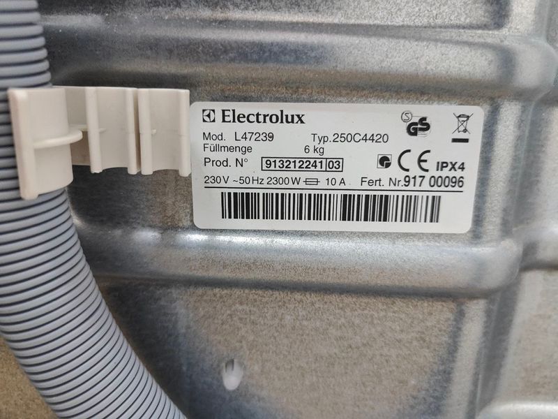 Стиральная машина вертикальная Electrolux L47239 2300W 6кг sn 91700096 000052685 фото