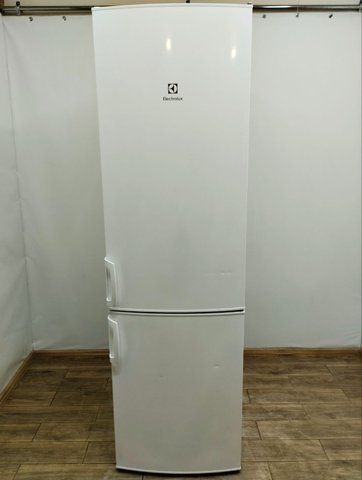 Холодильник двухкамерный Electrolux EN3900MHW 220W 258+109л sn 94010069 n381 000048022 фото