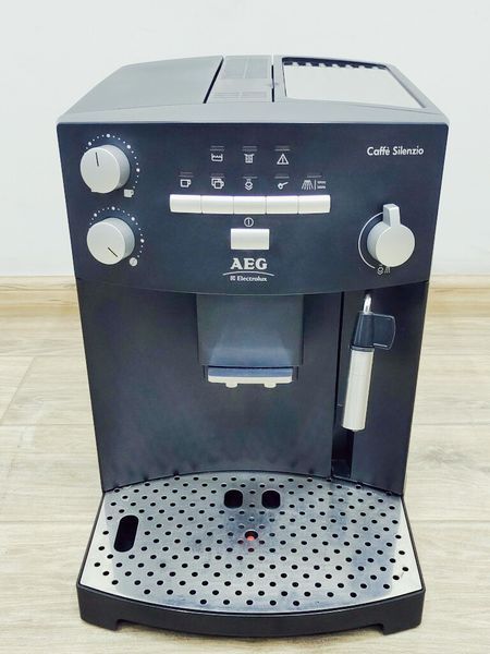 Кавомашина AEG Caffe Silenzio CS 5000 1350w sn 75000342 000029036 фото