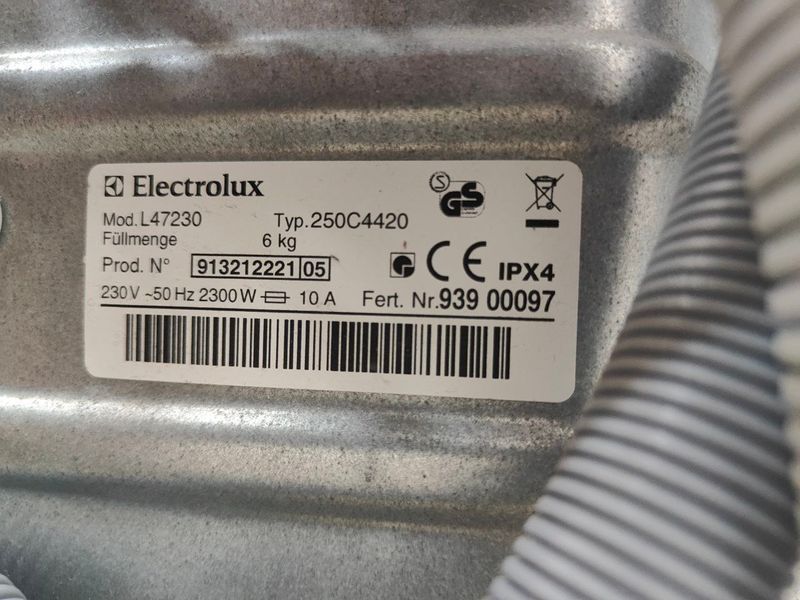 Стиральная машина вертикальная AEG OKO Lavamat L47230 2300W 6кг sn 93900097 000051684 фото