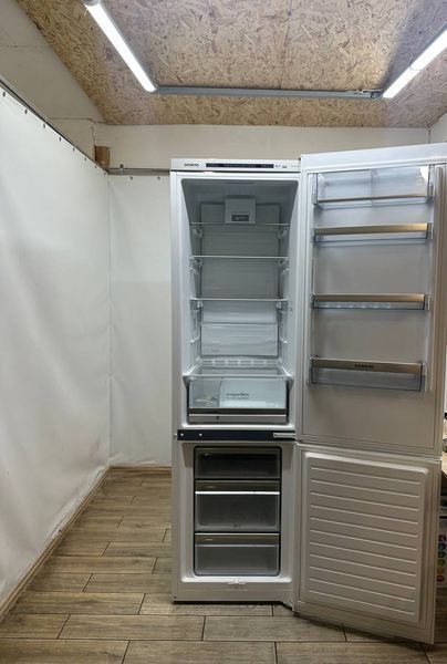 Холодильник двокамерний Siemens KG39EAW40 90W 247+89л sn 100358 000054493 фото