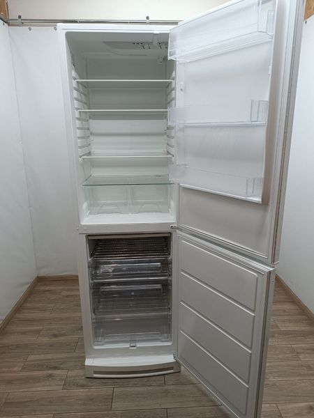 Холодильник двухкамерный Electrolux EN3700AHW 000045156 фото