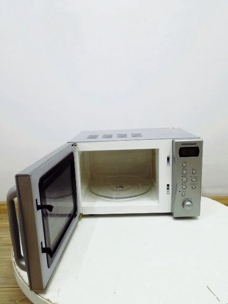 Мікрохвильова піч MicroMaxx MM41568 1200w гриль 1000w sn D48713133 000034859 фото