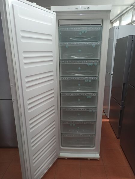 Морозильный шкаф Miele FN 4857 S 000035509 фото