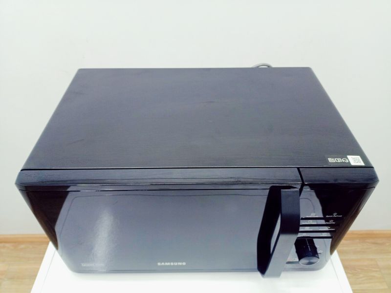 Мікрохвильова піч Samsung MS23K3515AK 800w 23л sn 0BJV7WET900045 Black 000043079 фото