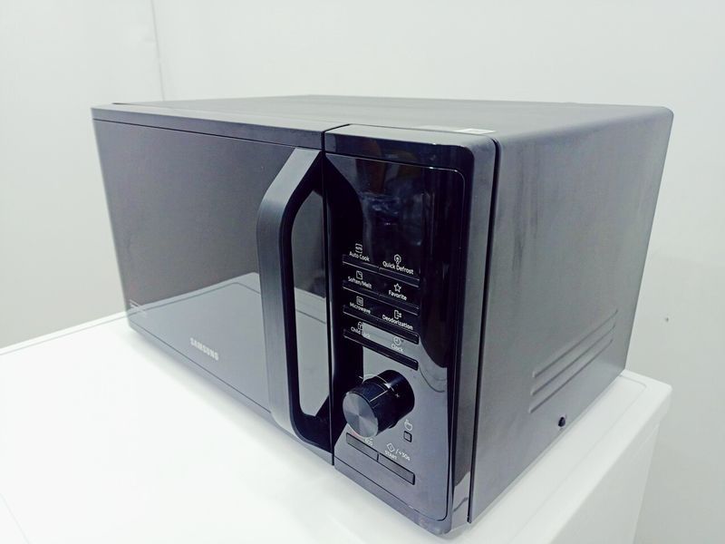 Мікрохвильова піч Samsung MS23K3515AK 800w 23л sn 0BJV7WET900045 Black 000043079 фото