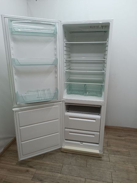 Холодильник двухкамерный Electrolux ER8612B 000045154 фото