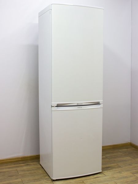 Холодильник двухкамерный Bauknecht KGNA301 000024074 фото