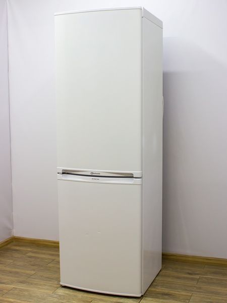 Холодильник двухкамерный Bauknecht KGNA301 000024074 фото