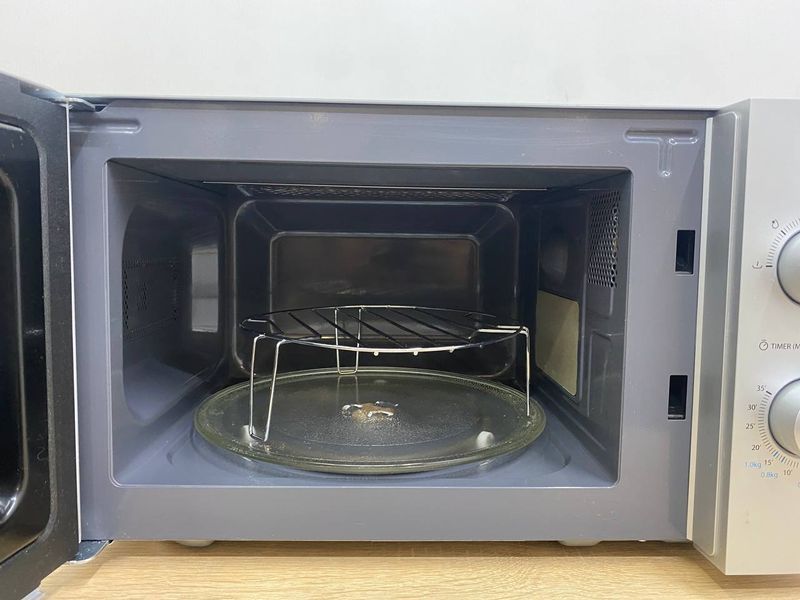 Мікрохвильова піч Toshiba MW2 MG20PF 1270W sn 16070000860937 000049155 фото