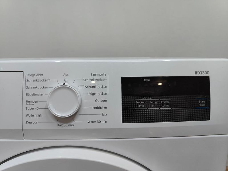 Сушильная машина Siemens iQ300 WT43H000 04 600W 7кг sn 201119 000052707 фото