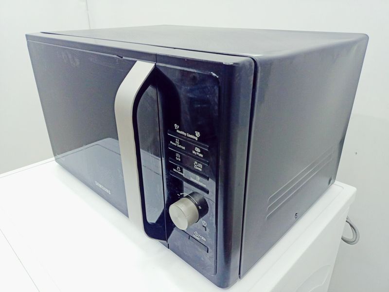 Мікрохвильова піч Samsung MS28F303TAS 1500w гриль 900w 28л Black 000043082 фото