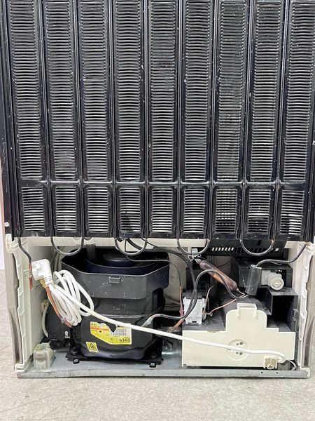 Холодильник двухкамерный Premium KFN 14827 SDE 000038216 фото