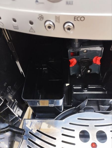 Кофемашина DeLonghi ESAM3200 S 1450W sn 31321 000047872 фото
