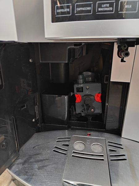 Кофемашина Delonghi Perfecta Cappuccino ESAM5600.S 1350W sn 92117 000049794 фото