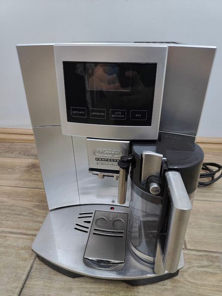 Кофемашина Delonghi Perfecta Cappuccino ESAM5600.S 1350W sn 92117 000049794 фото