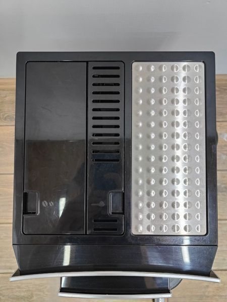 Кофемашина Delonghi Perfecta Cappuccino ESAM5600.S 1350W sn 92117 000049794 фото